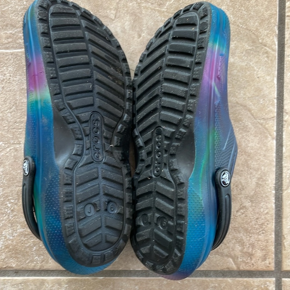 Crocs Classic Lined Clog Tie Dye Galaxy Blue Purple Green | Youth Size J6 - Picture 2 of 5